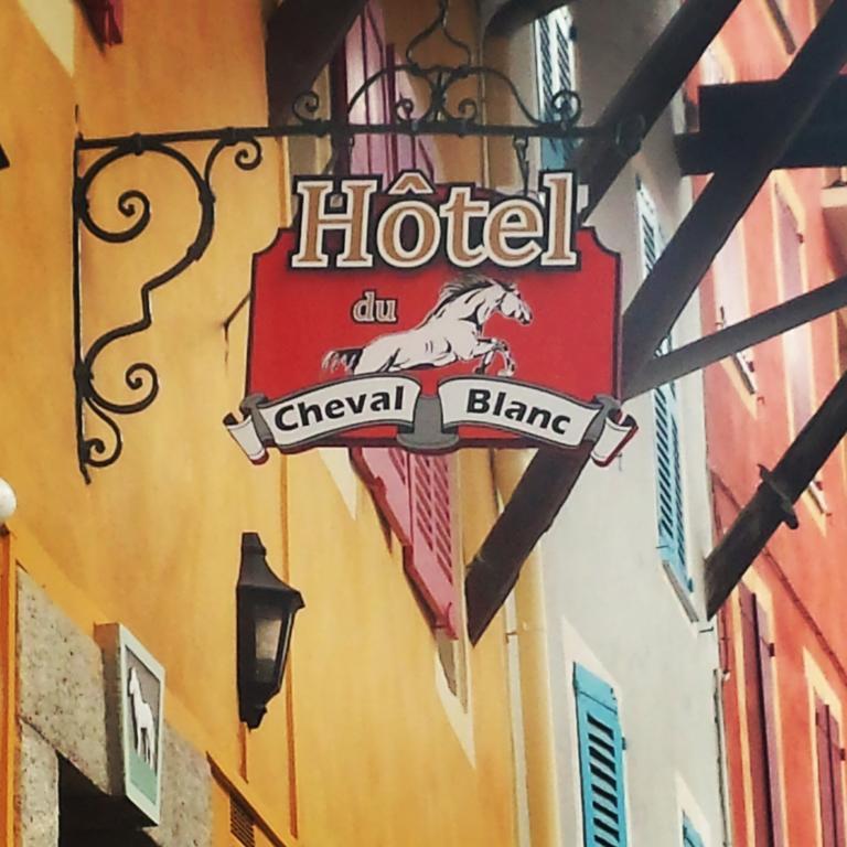 Hotel Du Cheval Blanc Barcelonnette Exterior foto